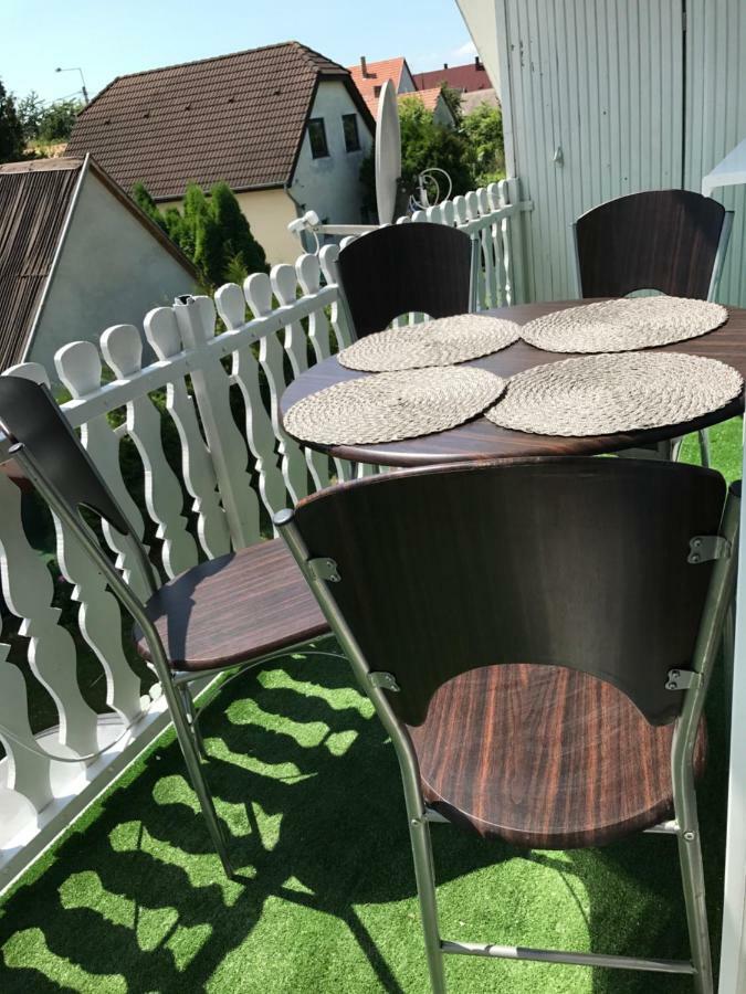 Rozsavoelgy Apartman Balatonlelle Buitenkant foto