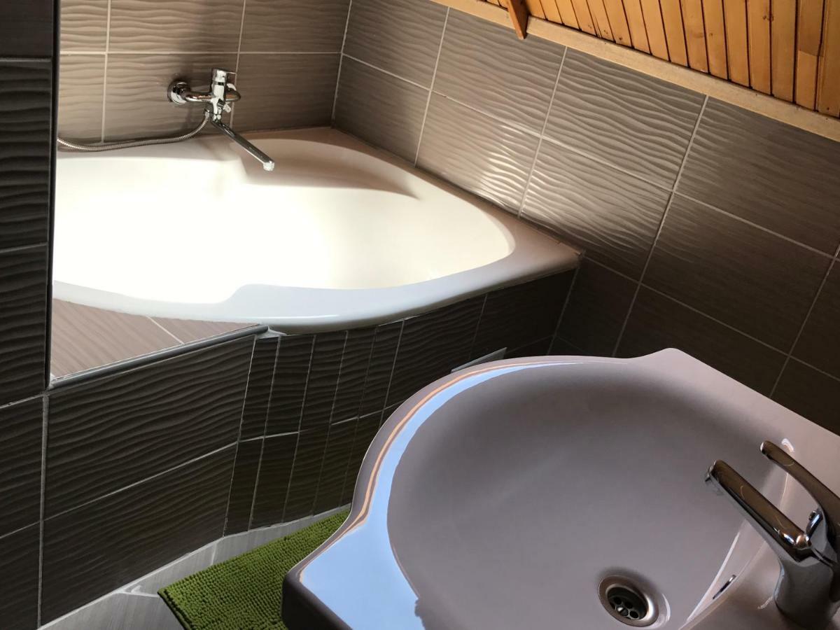 Rozsavoelgy Apartman Balatonlelle Buitenkant foto